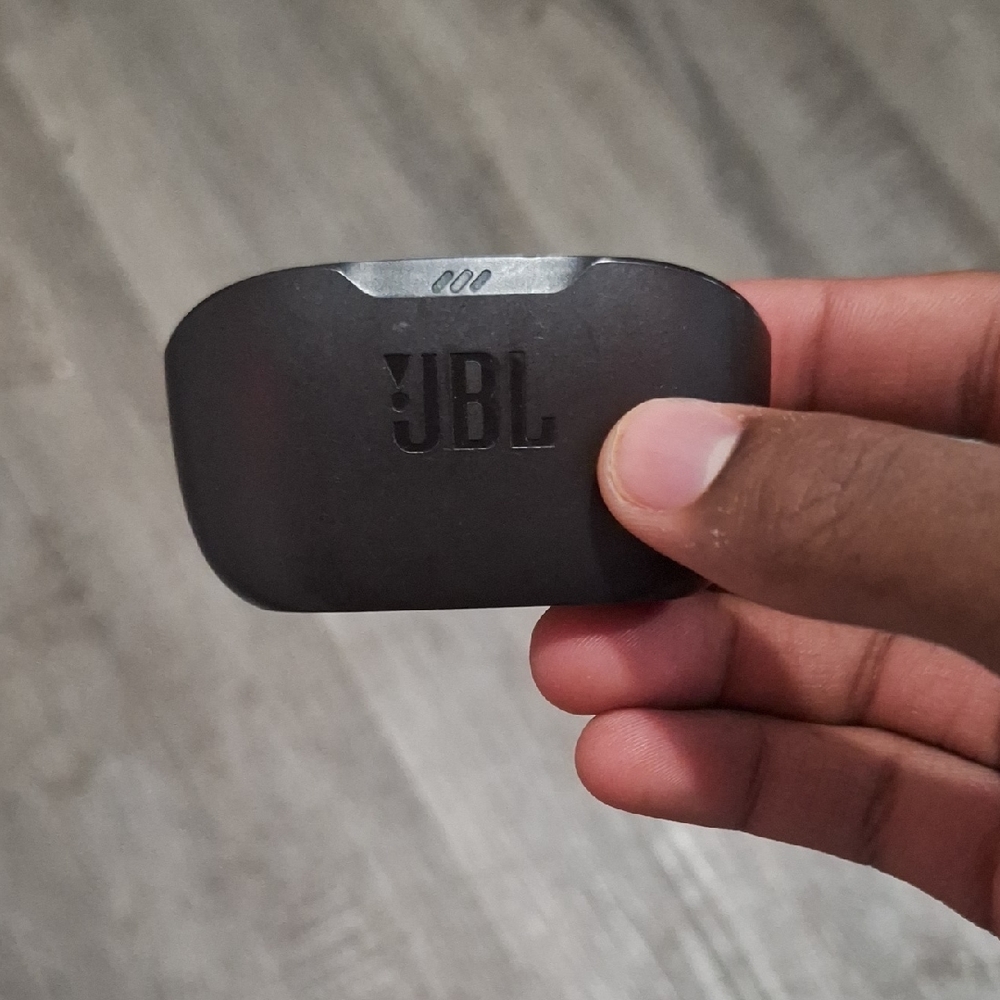 JBL Black Wireless Earbuds Case